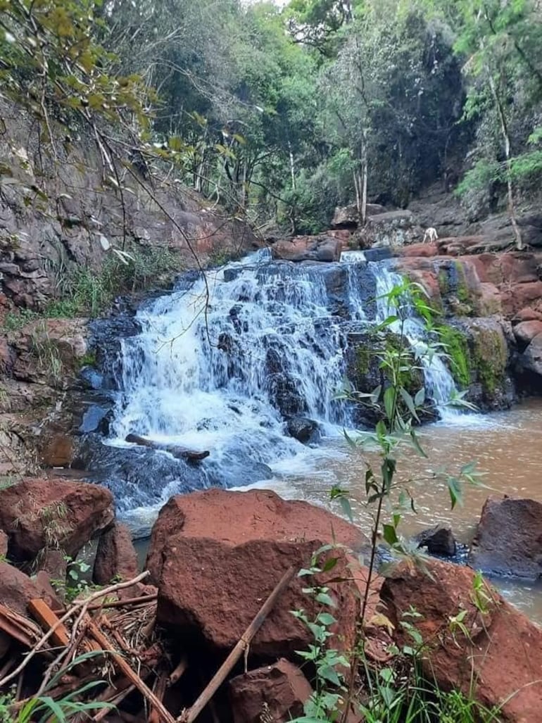 Salto San Isidro en Carlos Antonio López.