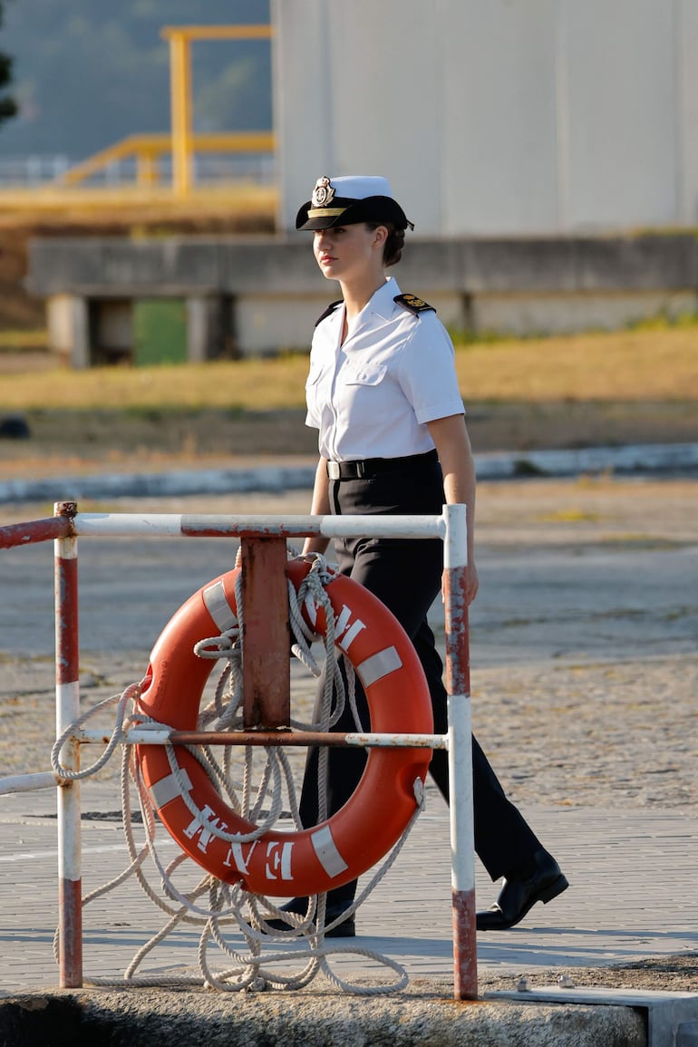 La princesa Leonor en la Escuela Naval Militar de Marín. Leonor de Borbón Ortiz, que cumplirá 19 años el próximo 31 de octubre, completó el pasado mes de julio su primer año de formación militar en la Academia de Zaragoza. (EFE/ Lavandeira Jr)
