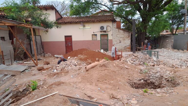 Engineering retoma una de sus obras abandonadas e inicia trabajos en la escuela Delfin Chamorro de Asunción.