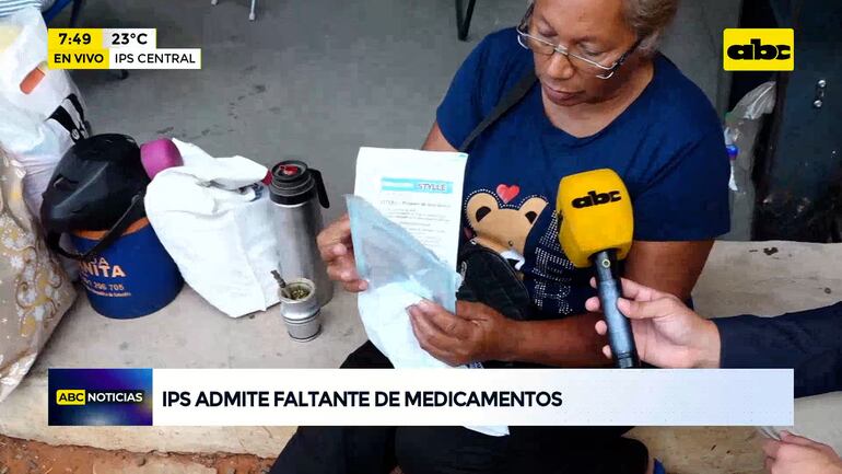 Familiares de pacientes internados en el Hospital Central, lamentaron la falta de medicinas en el seguro social. 