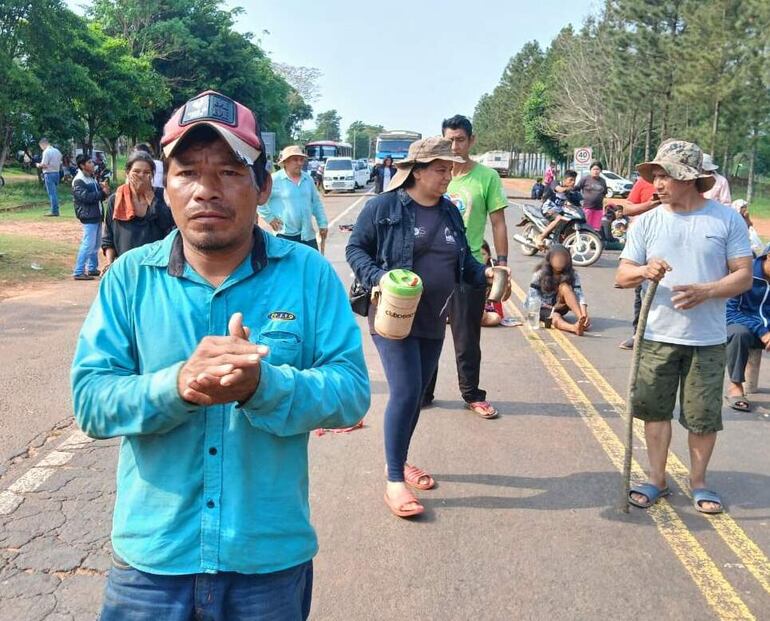 Los nativos realizaron un cierre de aproximadamente 10 minutos esta mañana  y luego se retiraron al costado de la ruta