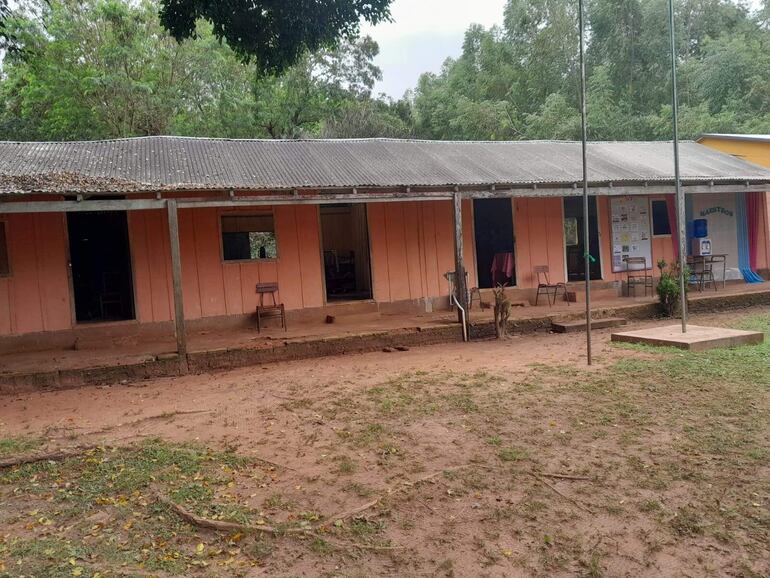 
La  escuela básica  Nº 6.193 San Isidro de la Calle 4.000 Bertoni se encuentra en la misma situación donde también solicitan el mejoramiento del local 