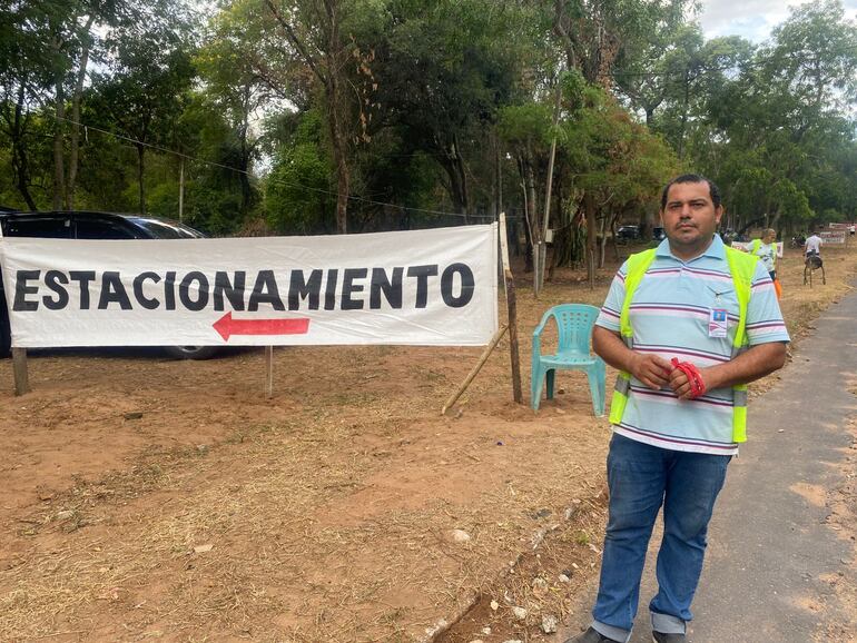 Conflicto entre cuidacoches en San Bernardino. Javier Tefaile denunció que no tienen apoyo de las autoridades para lidiar con cuidacoches que van desde la Capital para extorsionar.