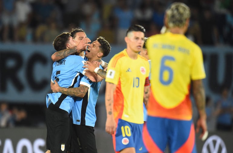 Uruguay derrotó a Colombia en un partidazo en el Centenario.