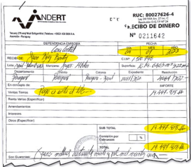 El recibo entregado a Juan Báez por la compra del terreno fiscal en la zona de Mbatoví.