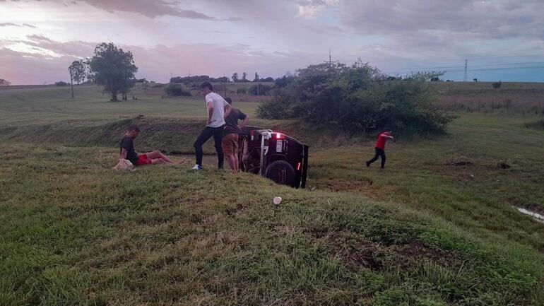 Accidente sobre ruta PY01 deja tres heridos en Caapucú.