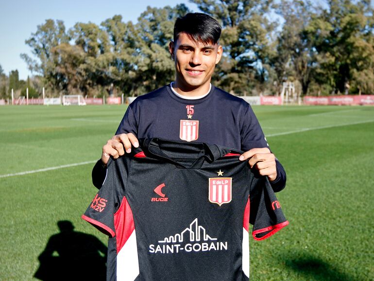 La  presentación de Santiago Arzamendia en Estudiantes de La Plata.