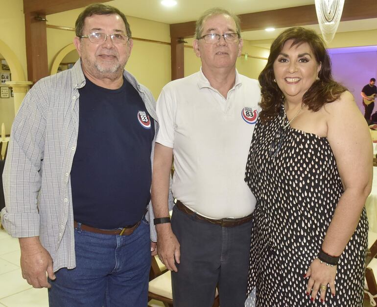 Alfredo Martínez, Oscar Gómez y Carmen de Gómez.