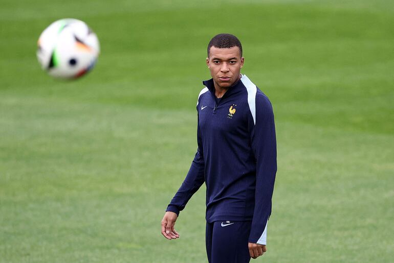 Kylian Mbappé, jugador de la selección de Francia, en el último entrenamiento antes del estreno en la Eurocopa 2024 contra Austria en la ciudad de Düsseldorf.