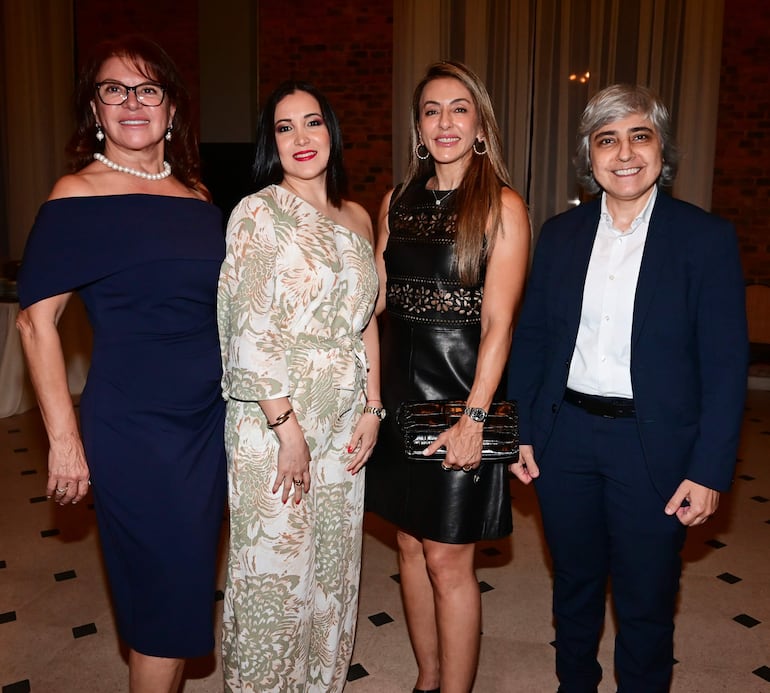 Rosa Ismachowiez, Laura López, Rima Hammoud y Linda Taiyen. 