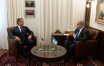 Esta fotografía publicada por el Departamento de Estado de EE. UU. muestra al secretario de Estado de EE. UU., Antony Blinken (izq.), reuniéndose con el primer ministro israelí, Benjamin Netanyahu, en Jerusalén el 10 de junio de 2024.