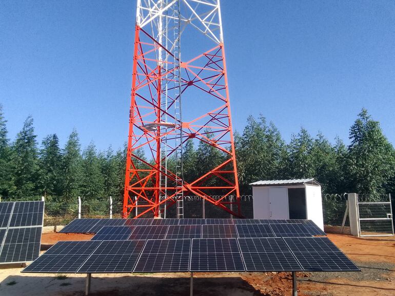 Sistema para dar energía solar a antenas de telecomunicaciones.