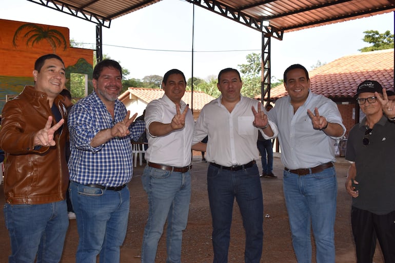 El ganador de las elecciones en Villa Elisa, Sergio Estigarribia contó con el apoyo del gobernador de Central, Ricardo Estigarribia y los senadores, Líder Amarilla (villaeliseño) y de Eduardo Nakayama.