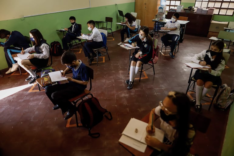 Paraguay se ubica entre los tres países con peores desempeños escolares. (archivo)