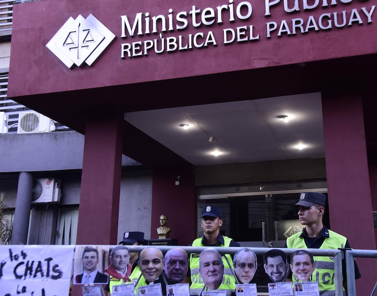 Ermo Rodríguez, líder del Partido Paraguay Pyahurá, encabezó la última manifestación contra el Fiscal General del Estado, Emiliano Rolón y en defensa del juez Osmar Legal, quien difundió los chats de Eulalio “Lalo” Gomes.