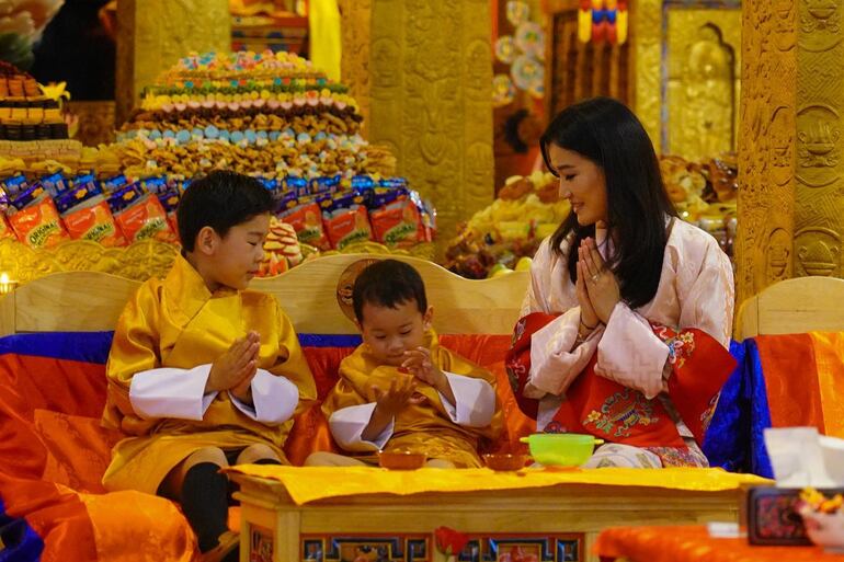 Un nuevo integrante se unirá a las travesuras de los principitos Jigme Namgyel y Jigme Ugyen. (Instagram/Her Majesty Queen Jetsun Pema)