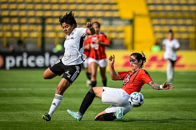 Laurie Cristaldo en el suelo ante la marca de Ysaura