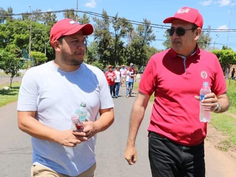 Ezequiel Ramirez Barreto (izq.) y Erico Galeano haciendo campaña juntos de cara a las pasadas elecciones, donde ambos fueron candidatos de la ANR.