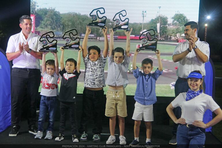 Los pilotos más “chiquitos” que compitieron en la categoría Escuela también fueron reconocidos.