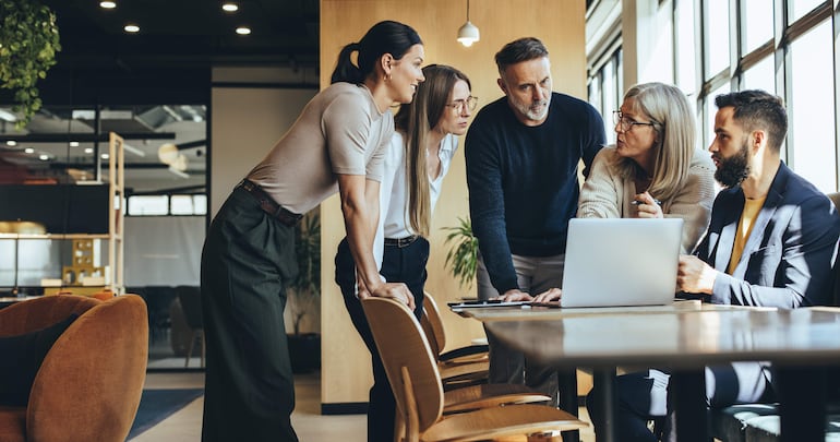 En un entorno laboral en constante cambio, es fundamental estar actualizado con las habilidades que las empresas más valoran al momento de incorporar a un nuevo colaborador.