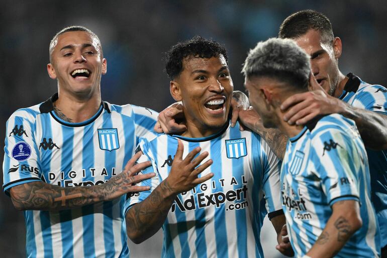 Racing goleó a Luqueño en la cancha de Lanús