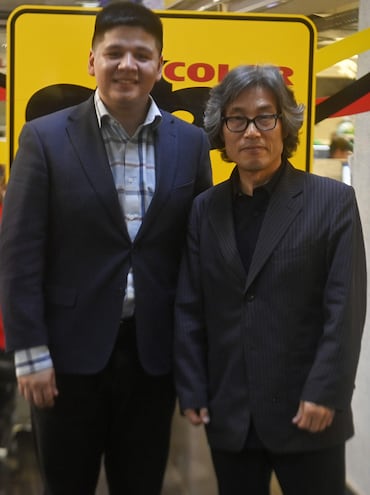 El clarinetista José Cabrera y el maestro coreano Byung-Yun Yu visitaron la redacción para ofrecer detalles sobre el concierto que dará  la OSCA.