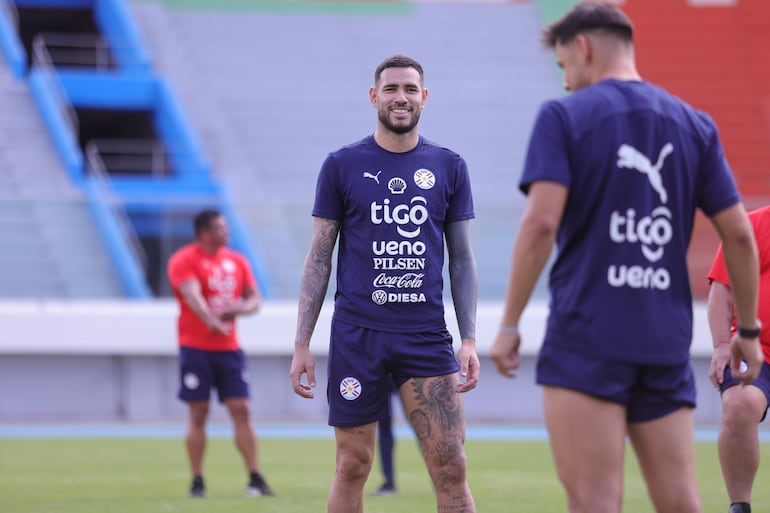 Antonio Sanabria, futbolista de la selección de Paraguay en el entrenamiento del plantel en el estadio Félix Capriles, en Cochabamba, Bolivia.