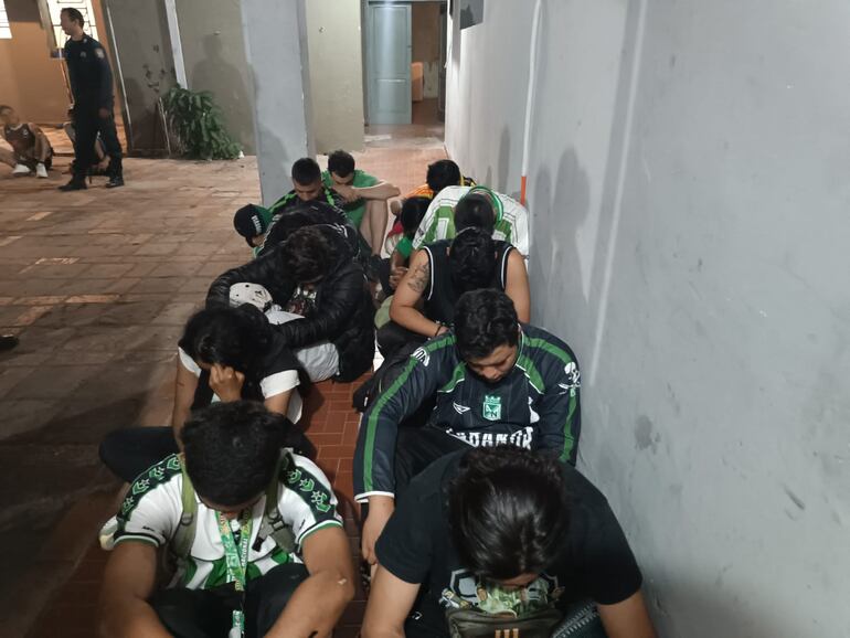 14 hinchas fueron demorados tras el partido Olimpia vs. Atlético Nacional