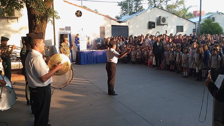 Hoy iniciaron más de 600 alumnos las clases en San Lorenzo.