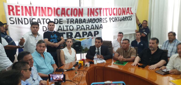 La reunión de esta mañana entre autoridades, gremios y pobladores de Presidente Franco.