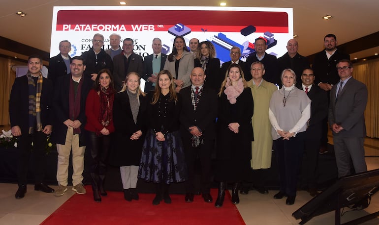 El lanzamiento de la plataforma digital de CNFC se realizó en la Expo de Mariano Roque Alonso, con presencia del embajador norteamericano, Marc Ostfield.