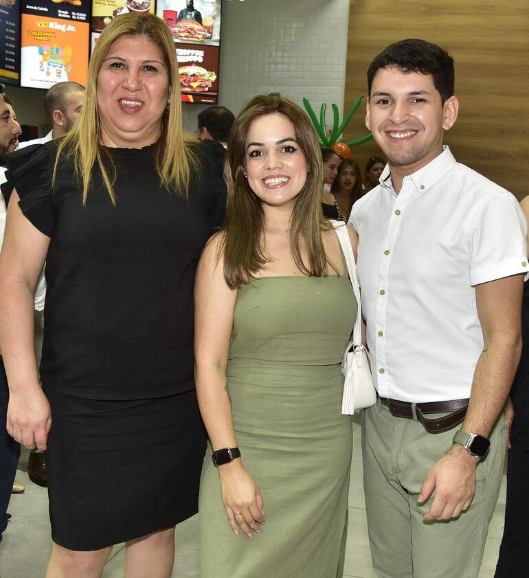 Ada Capdevila, Regina Bogado y Diego Dasilveira.