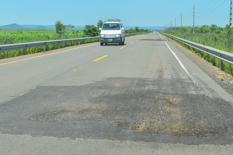 Ruta de la Fe, que une Villarrica con Itapé, en calamitoso estado.