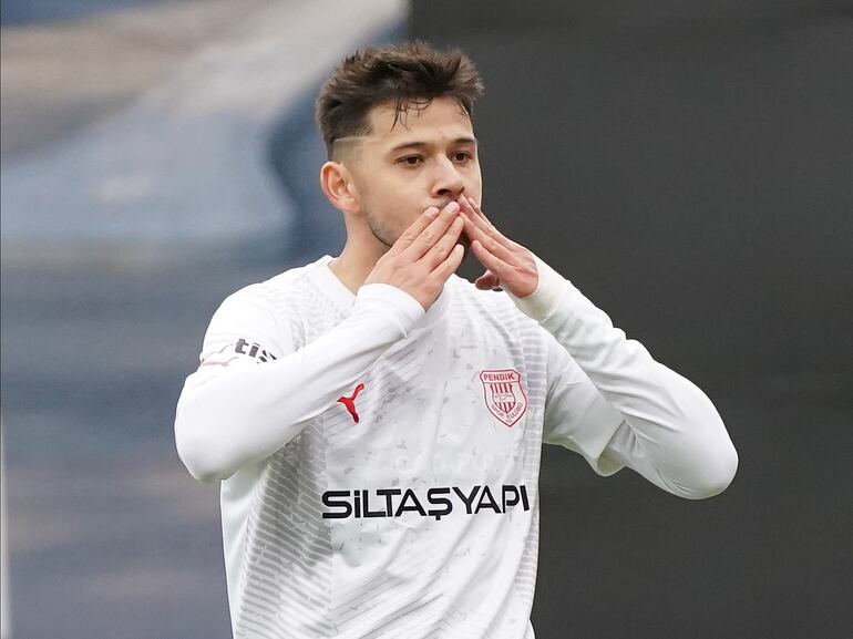 El paraguayo Óscar Romero, jugador del Pendiskpor, celebra un tanto en el partido de cuarta ronda de la Copa de Turquía.