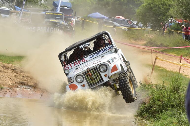 Kiko López y Ernesto Gato (Ford Jeep) repitieron podio con un triunfo en la TT4N.