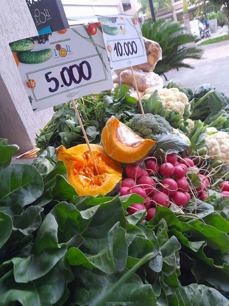Los precios de las verduras en la feria son casi la mitad de lo que se ofrece en los grandes comercios.