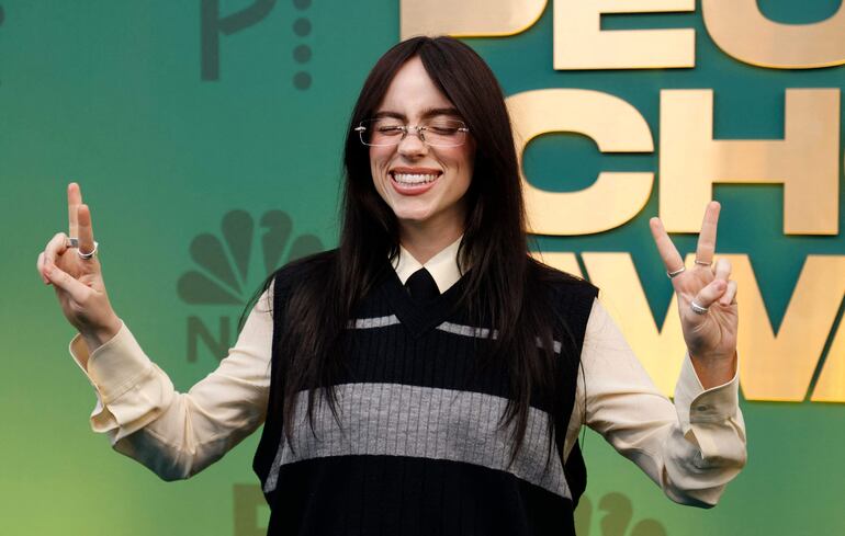 ¡Mirá el look de Billie Eilish en los People's Choice Awards 2024. (Michael TRAN / AFP)