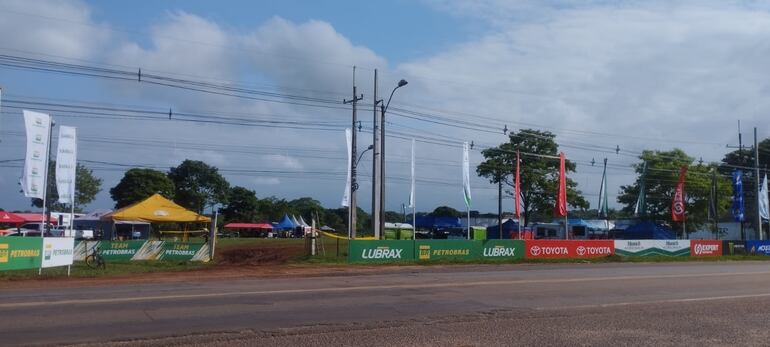 Así se encontraba el acceso principal al parque de reparaciones hoy, luego de las intensas lluvias.