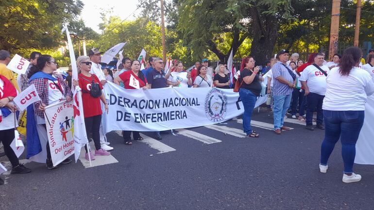 Sindicalistas se manifiestan hoy por el Día del Trabajador.