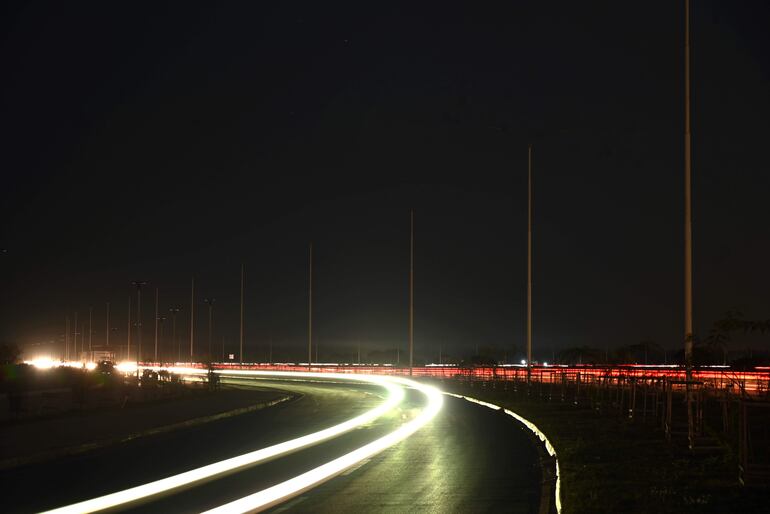 Costanera a oscuras por robo de cables.