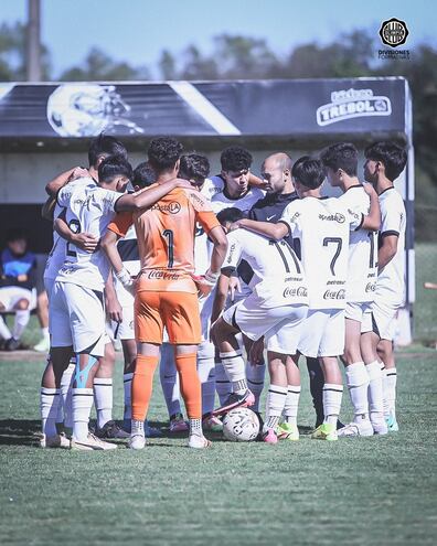 Olimpia lidera cómodamente la Sub 16