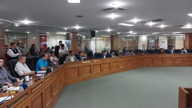 La ampliación presupuestaria del intendente, Óscar "Nenecho" Rodríguez (ANR),  fue aprobada hoy en la sesión de la junta Municipal.