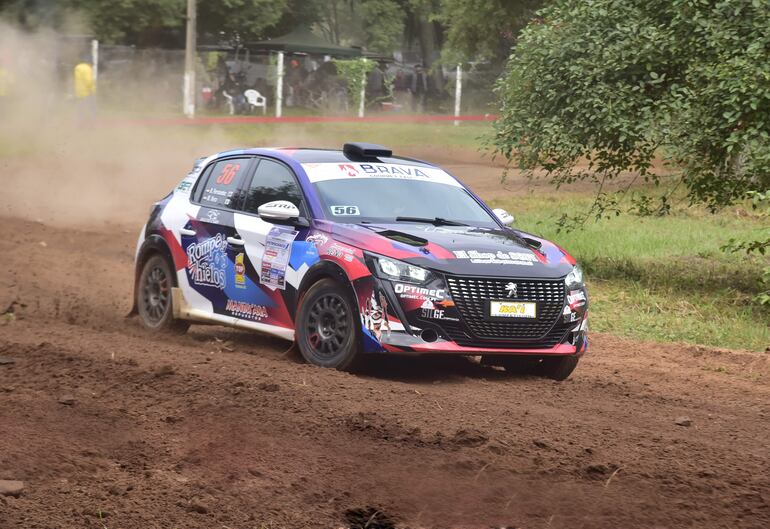 Fabián Herrera y Manuel Vera llegaron a lo más alto del podio en la F2, con el Peugeot 208 Rally4 del Kaꞌi Competición.