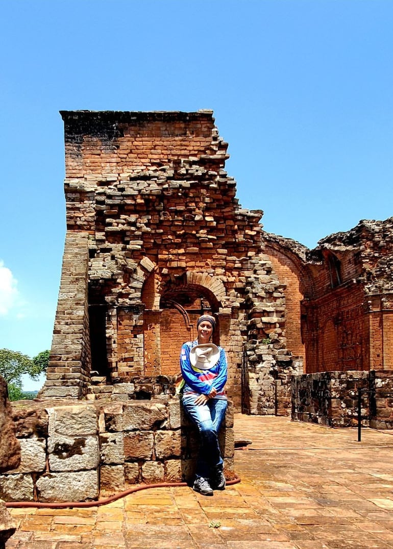 Al terminar su recorrido por Asunción, Ana se trasladó hasta el departamento de Itapúa, donde conoció las ruinas jesuíticas, antes de cruzar a la ciudad argentina de Posadas.