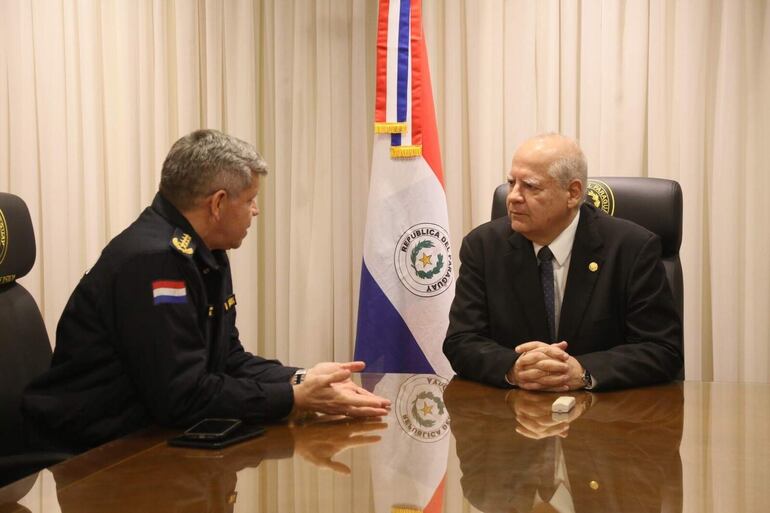 El comandante de la Policía Nacional Crio. Carlos Benítez se reunió esta mañana con el presidente de la Corte Suprema de Justicia Dr. Luis María Benítez Riera.