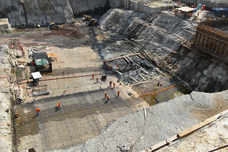 Zona donde se realiza tareas para la sala de máquinas de la Central Aña Cua