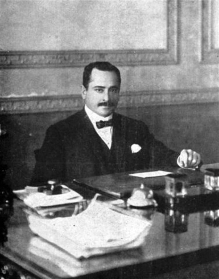 El abogado de origen catalán (nacido en Corrientes, Argentina) Luis Alberto Riart, presidente de Paraguay del 17 de marzo de 1924 al 15 de agosto de 1924.