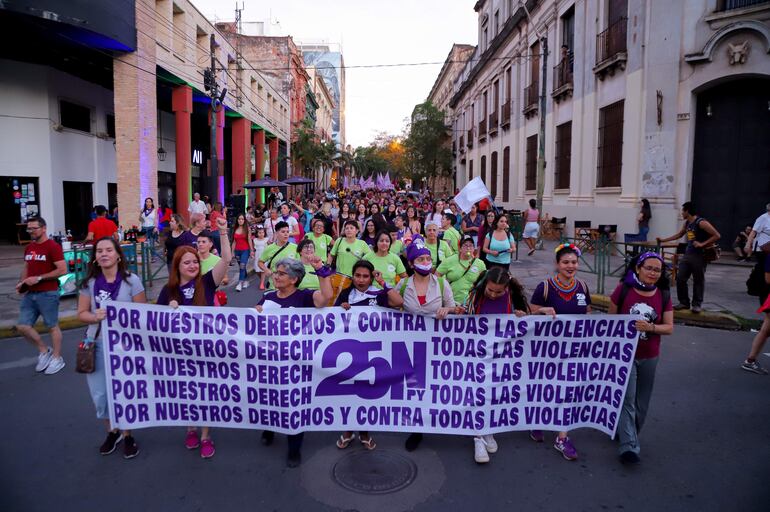 #25N: Denunció violencia familiar y nueve años después, la condena no se cumple aún