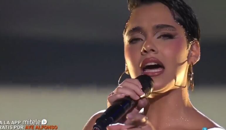 Aye Alfonso hizo vibrar al público con la canción "Si nos dejan" en la gran final de Factor X España.