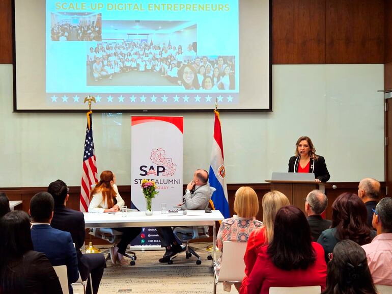 Carolina Echagüe, presidenta saliente de State Alumni Paraguay.